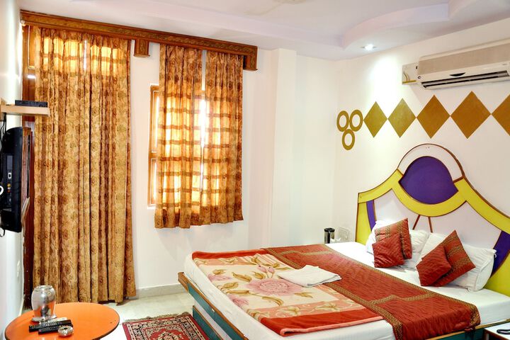 Room 9 of 27