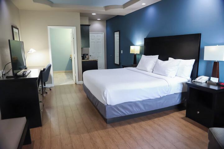 Room 5 of 16