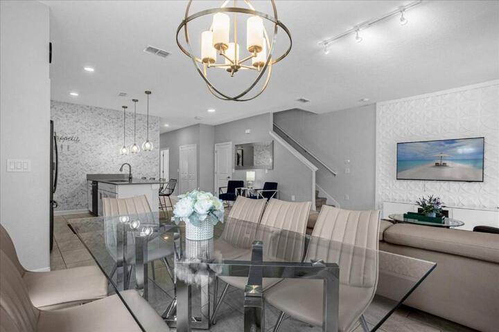 5 Bedrooms 4 Bathrooms Storey Lake 4813 LL