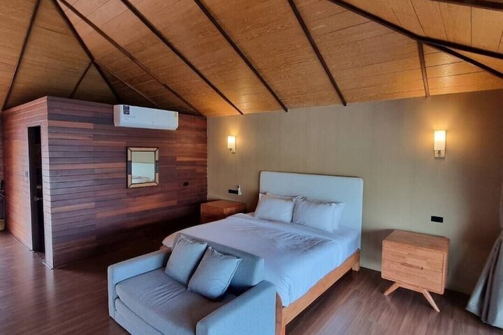 Room 2 of 105