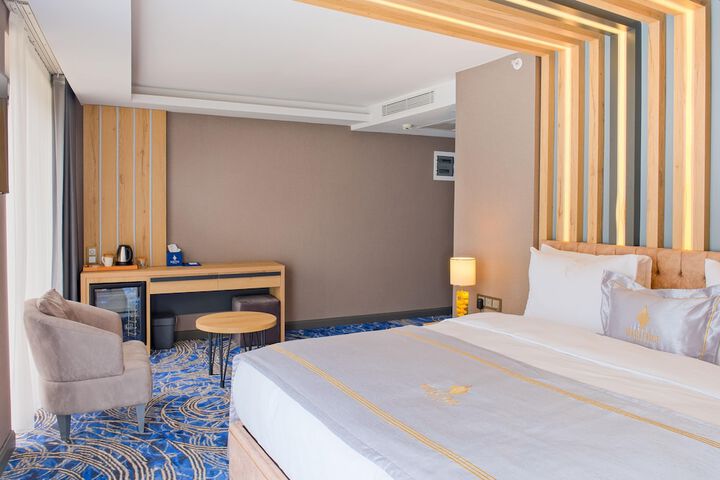 Room 9 of 80