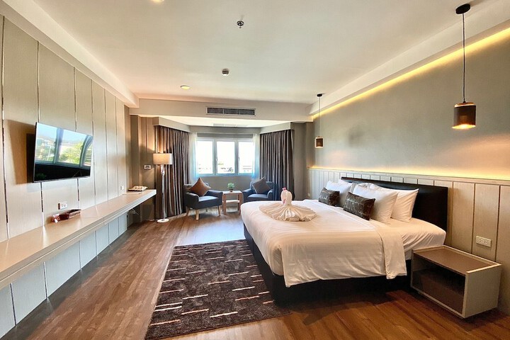 Room 4 of 55