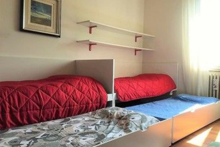 Room 12 of 25