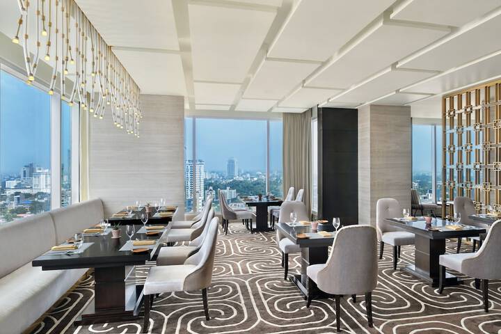 Lounge 74 of 89