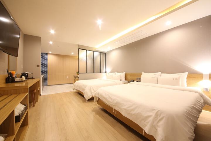 Room 28 of 110
