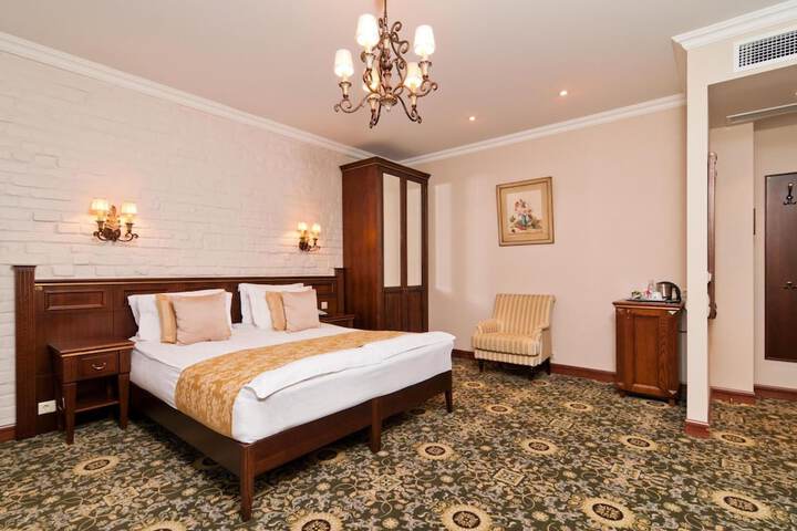 Room 15 of 37