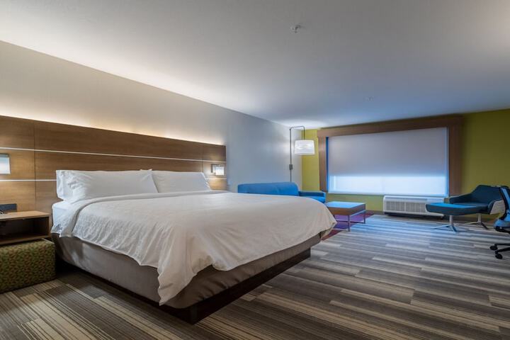 1 King Bed (12 of 20)