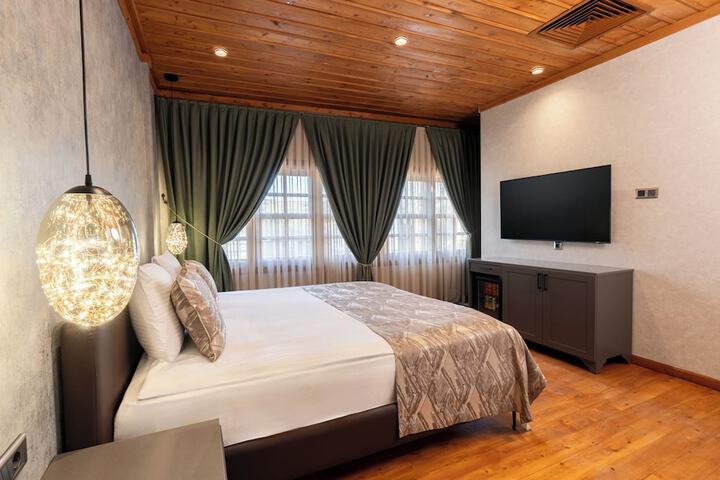 Room 10 of 37