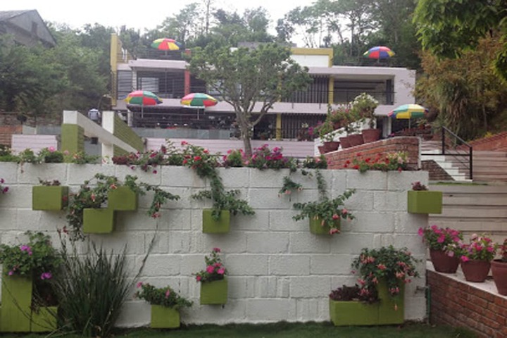 Hotel Exterior 21 of 33