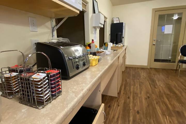 Breakfast/Coffee Service 72 of 77