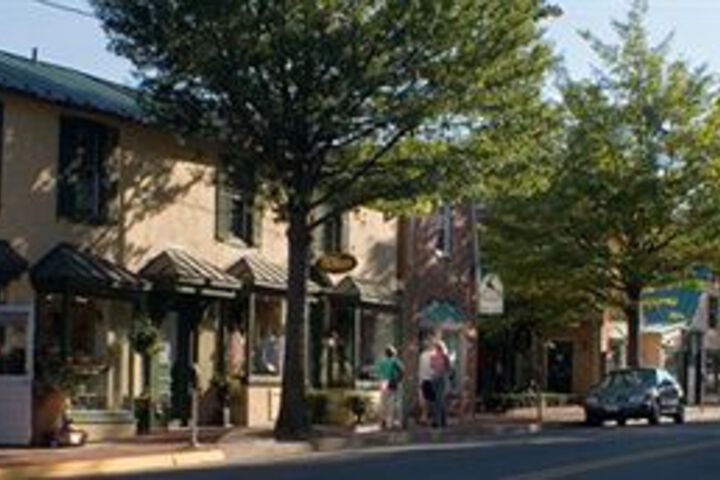 Exterior of Middleburg Country Inn