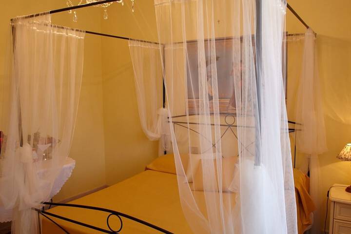 Room 13 of 25