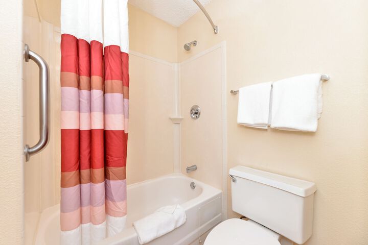 Standard King Bed Accessible (4 of 14)