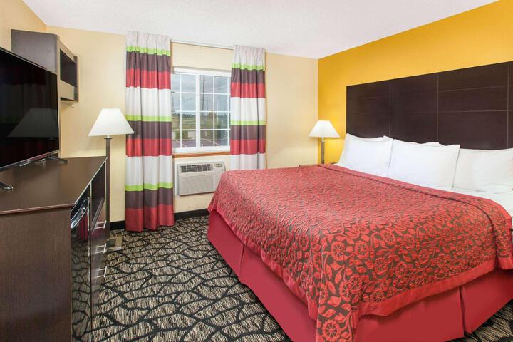 1 King Bed Deluxe (5 of 8)