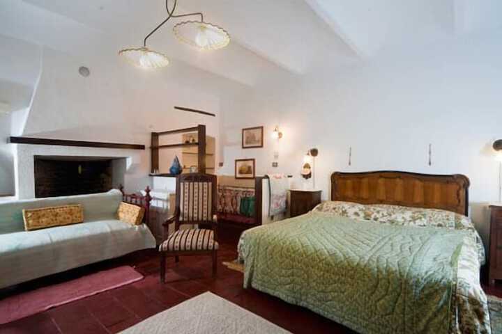 Room 6 of 24