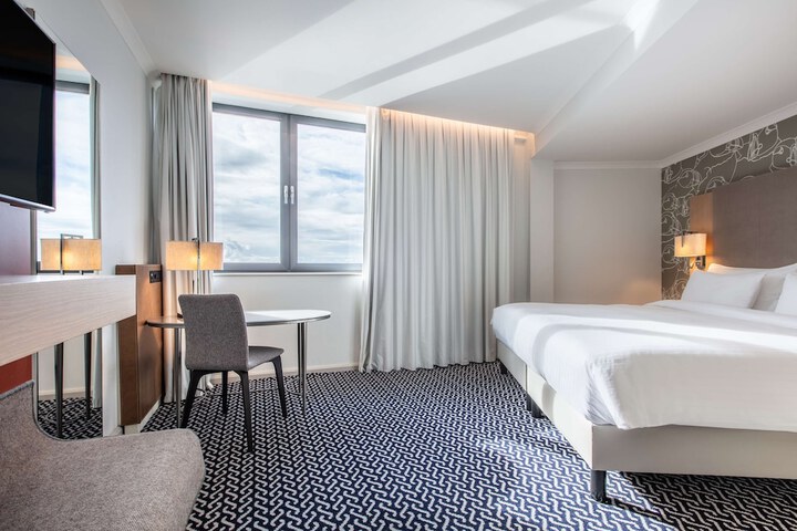 Room 48 of 118