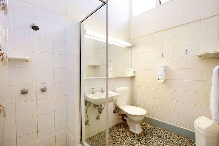 Room 9 of 19