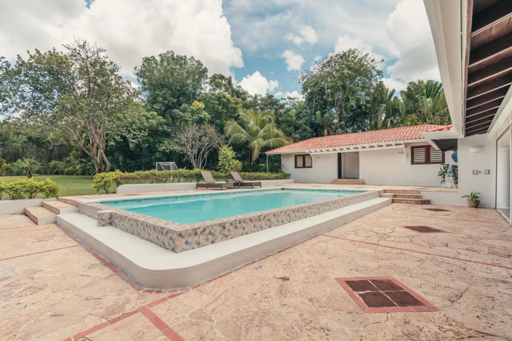 Pool 11 of 20