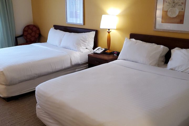 1 Queen Bed (7 of 13)