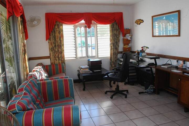 Lounge 22 of 26