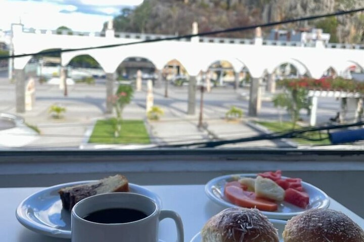 Breakfast/Coffee Service 26 of 32