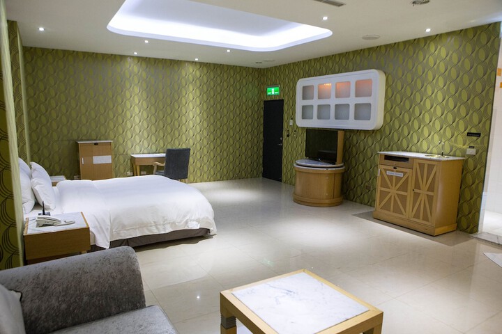Room 43 of 79