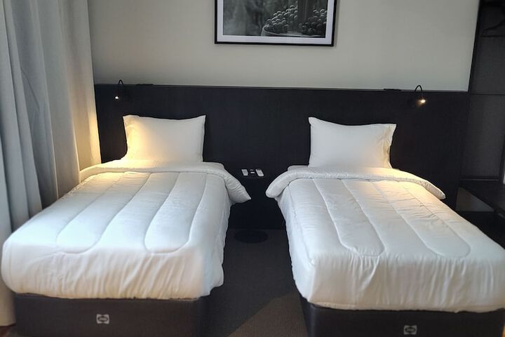 Room 8 of 33