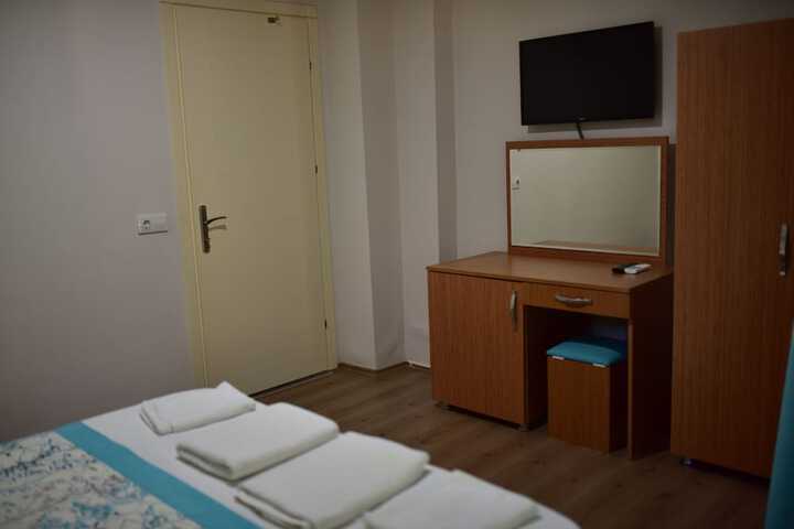 Room 2 of 33