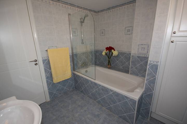 Room 5 of 10