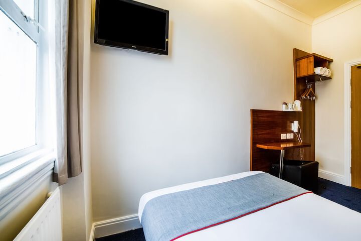 Room 8 of 20