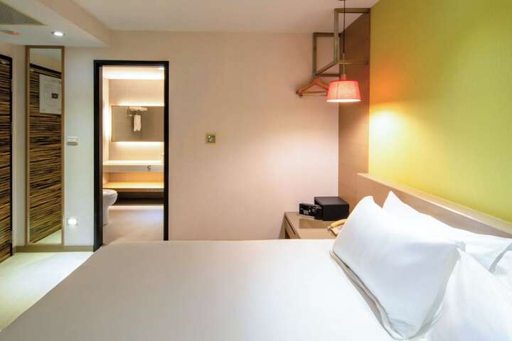 Room 16 of 120