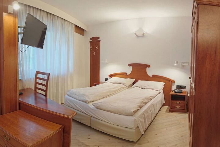 Room 18 of 53