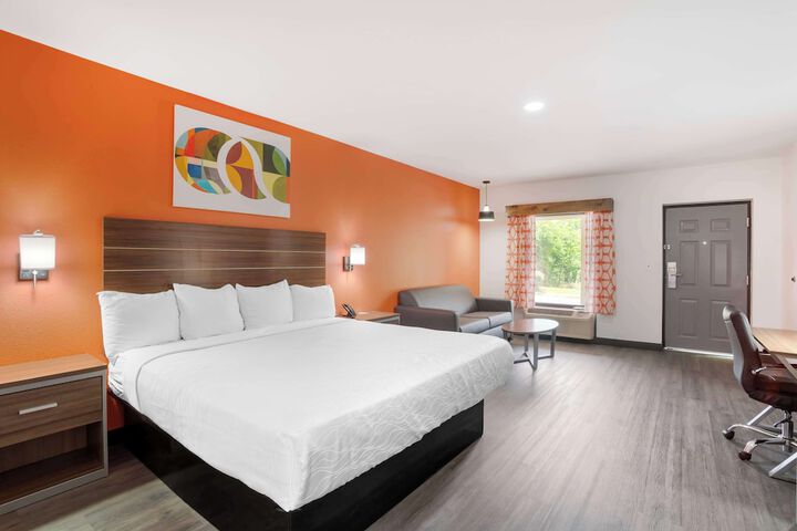 1 King Bed Microwave and Refrigerator WiFi Continental Breakfast (27 of 34)