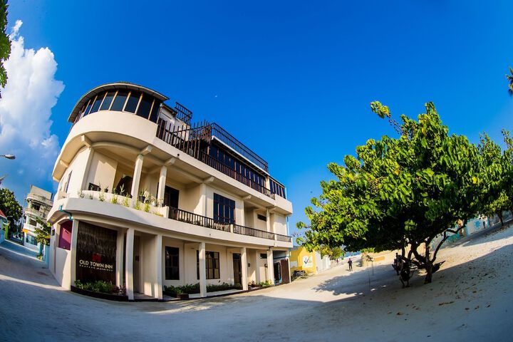 Hotel Exterior 27 of 29