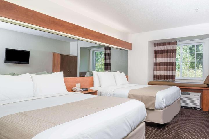1 Queen Bed (8 of 29)