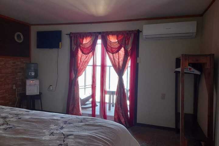 Room 24 of 108