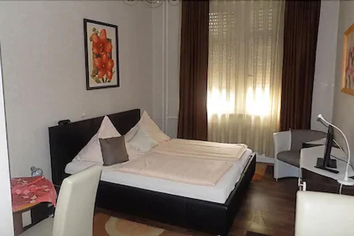Room 14 of 29