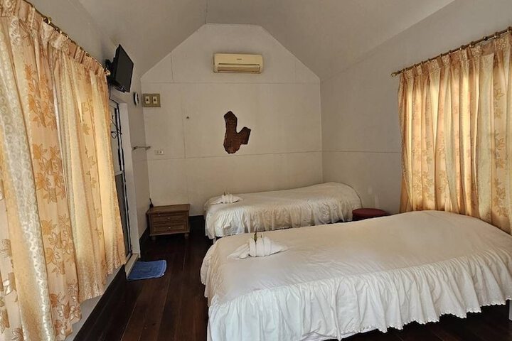 Room 5 of 32