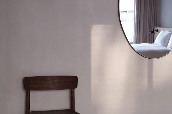 Room 33 of 74