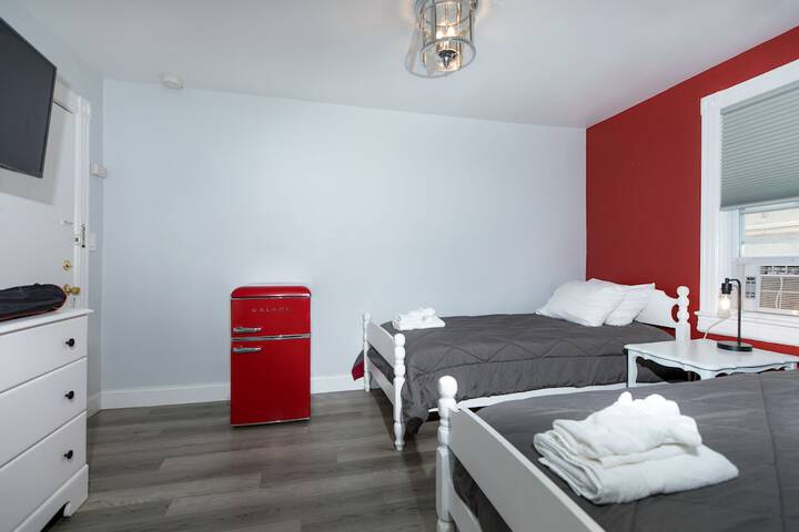 Room 3 of 96