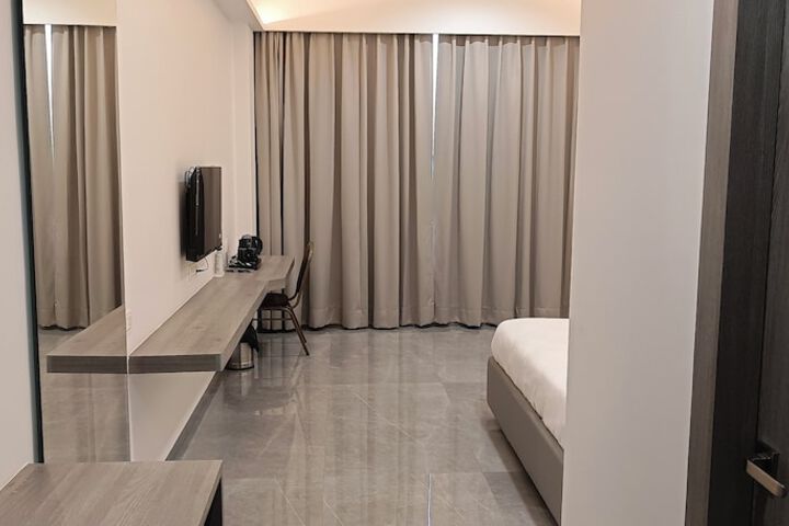 Room 3 of 6
