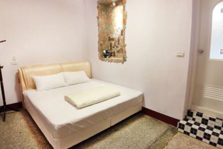Room 14 of 33