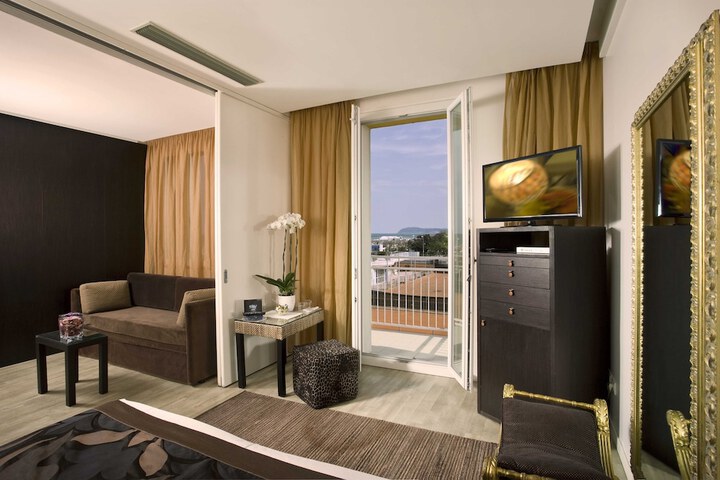 Room 8 of 59