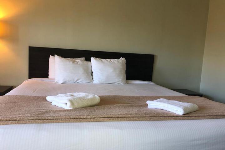 1 King Bed (7 of 9)