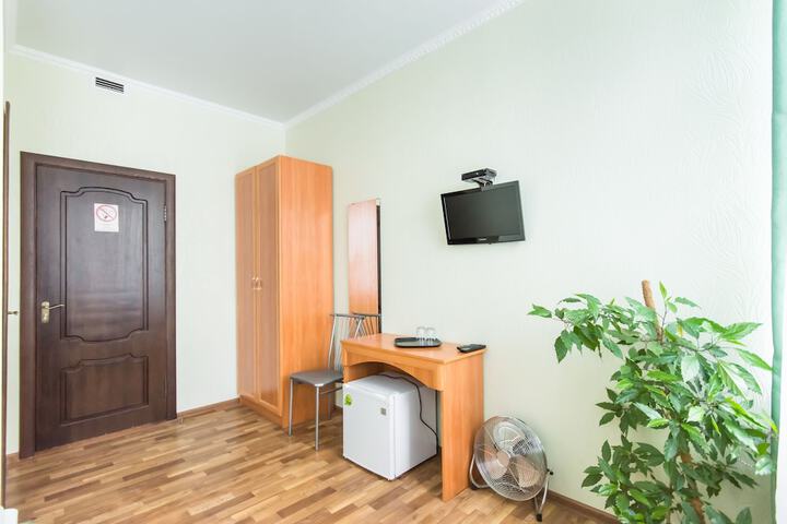 Room 6 of 35