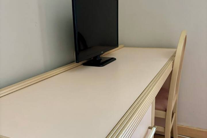 Room 20 of 193