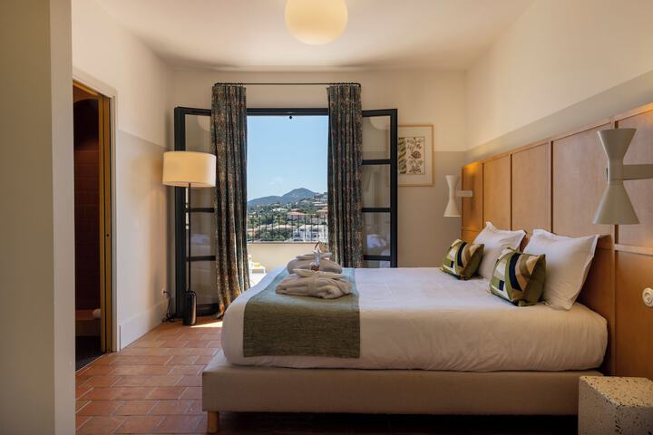 Room 10 of 30