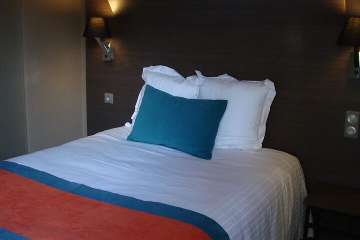 Room 11 of 32