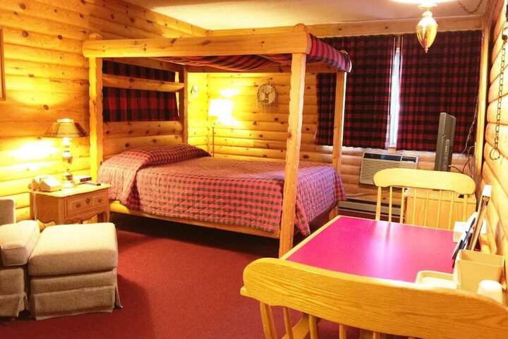 Room 4 of 10