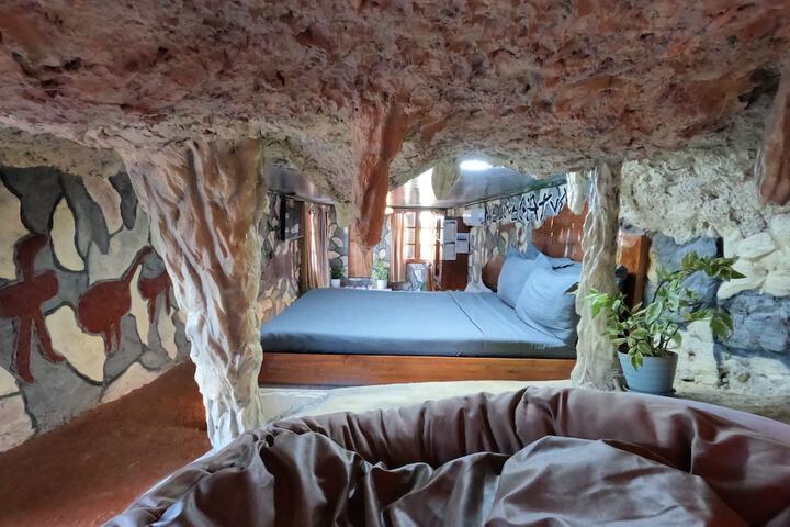 Room 9 of 160